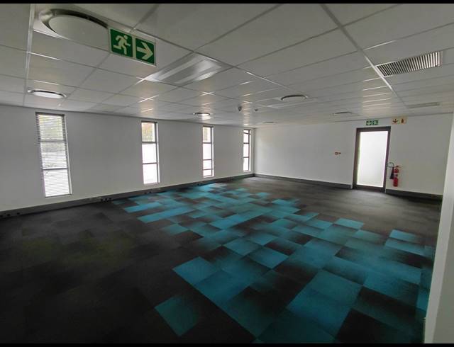 1,005M² OFFICE TO LET IN BRYANSTON